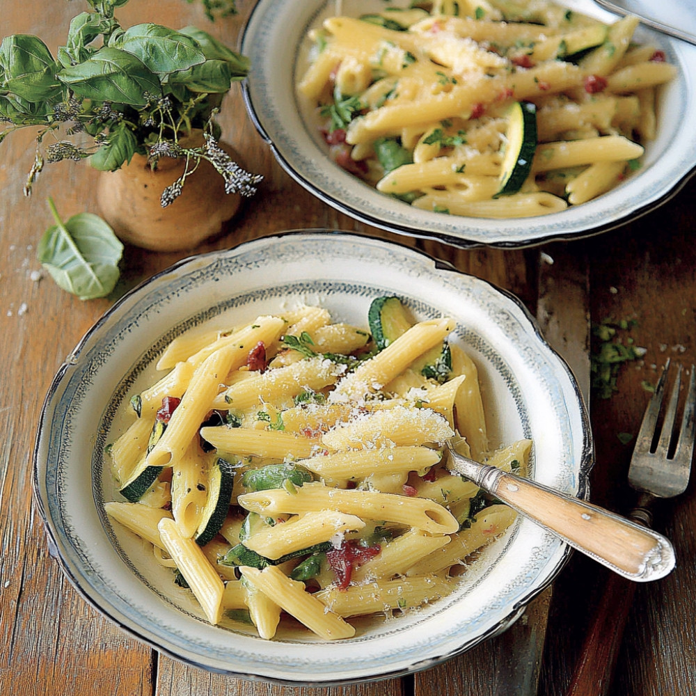 1delicious-courgette-penne-carbonara-for-a-quick-meal