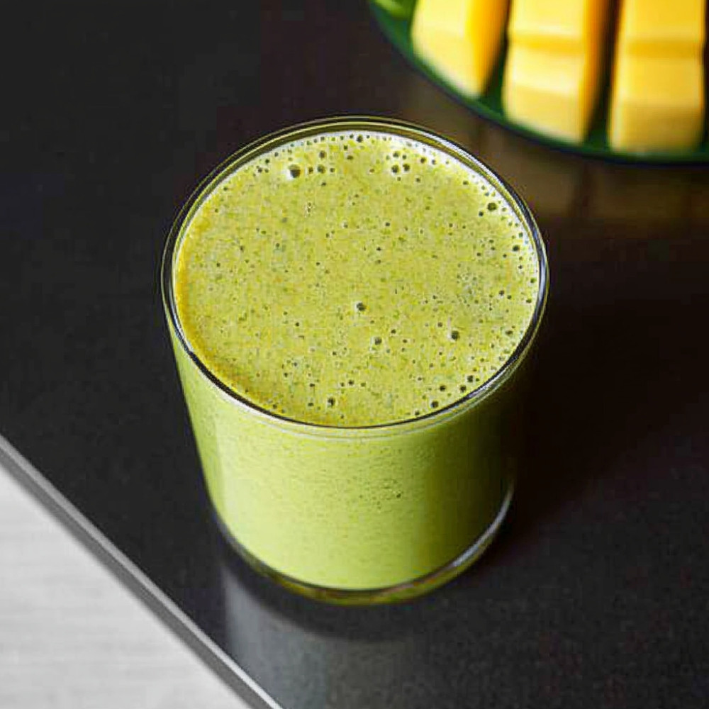 1tropical-spinach-smoothie-refreshing-and-nutritious-delight